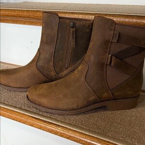 Teva Ellery waterproof Brown Leather Ankle Boots sz9